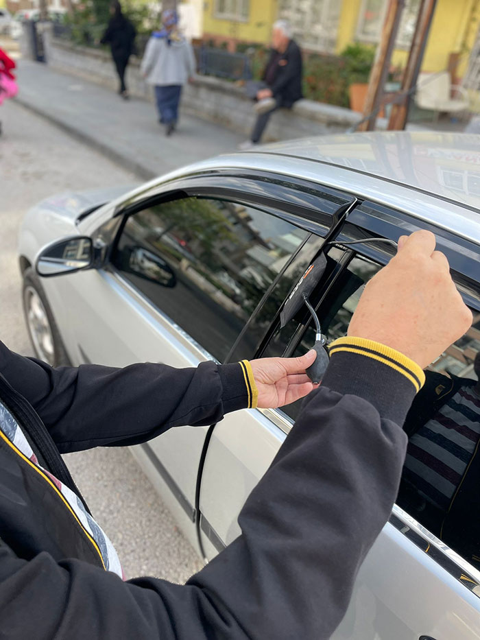 Tuzla Oto Kilitçisi